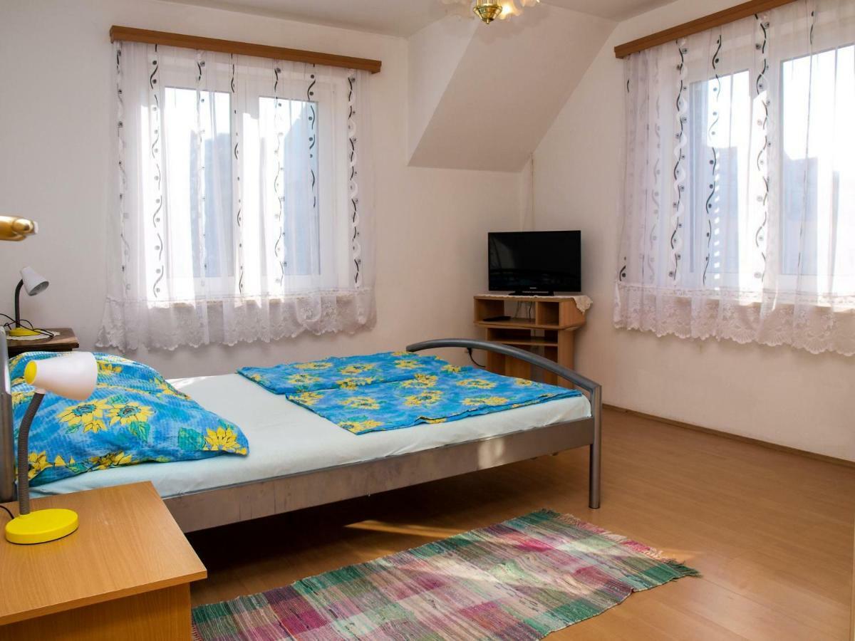 Apartments Vukovic Postira Esterno foto