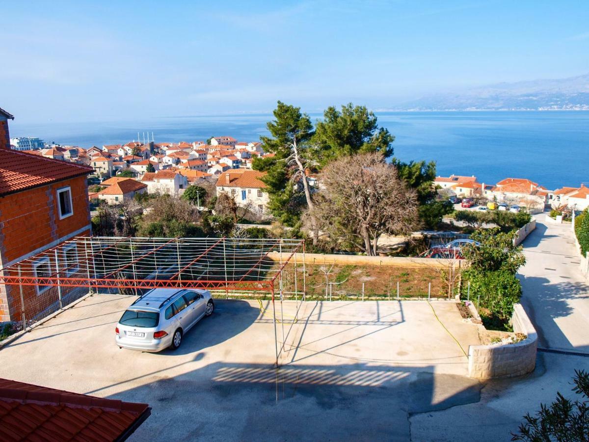 Apartments Vukovic Postira Esterno foto
